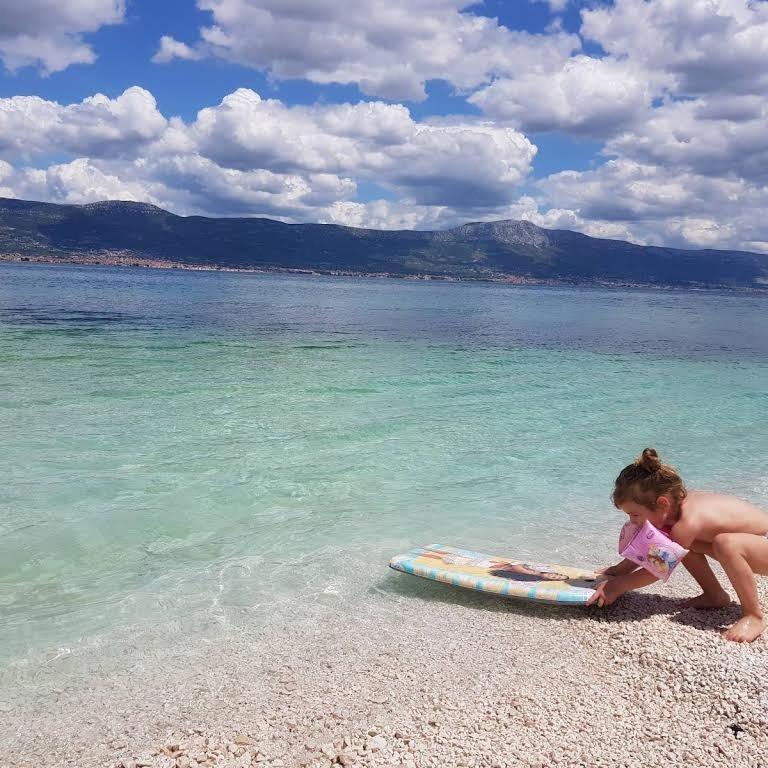 Ferienwohnung In Arbanija Mit Meerblick, Balkon, Klimaanlage, W-Lan 5137-1 Trogir Bagian luar foto