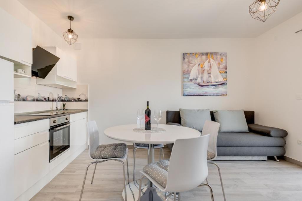 Ferienwohnung In Arbanija Mit Meerblick, Balkon, Klimaanlage, W-Lan 5137-1 Trogir Bagian luar foto
