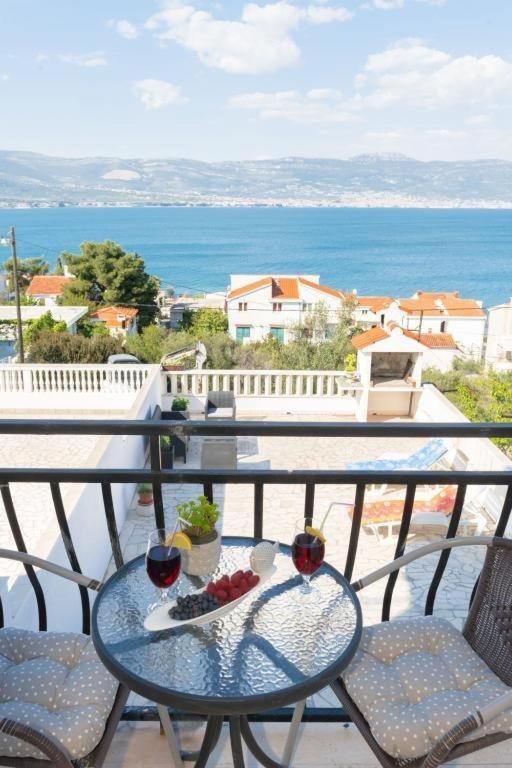 Ferienwohnung In Arbanija Mit Meerblick, Balkon, Klimaanlage, W-Lan 5137-1 Trogir Bagian luar foto