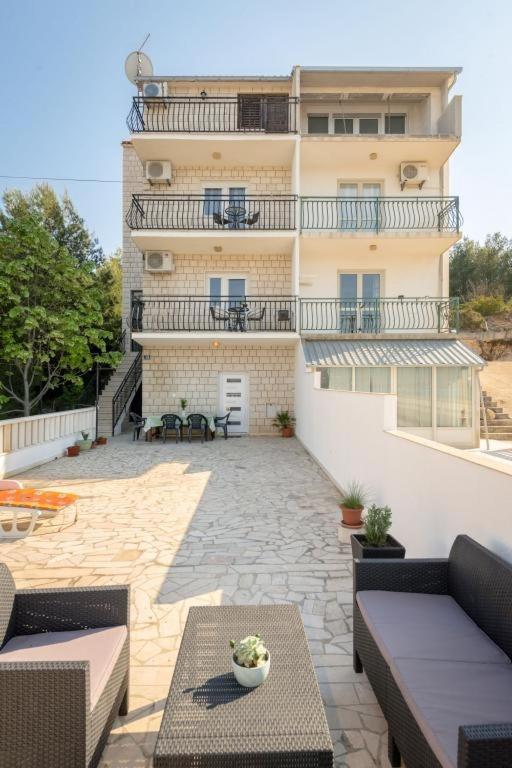Ferienwohnung In Arbanija Mit Meerblick, Balkon, Klimaanlage, W-Lan 5137-1 Trogir Bagian luar foto