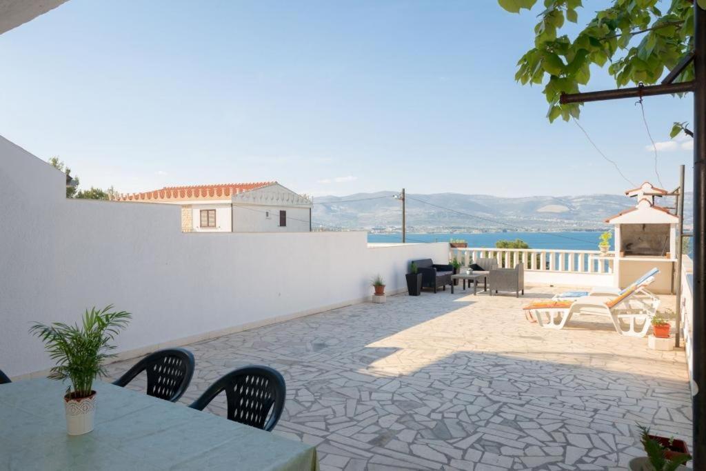 Ferienwohnung In Arbanija Mit Meerblick, Balkon, Klimaanlage, W-Lan 5137-1 Trogir Bagian luar foto