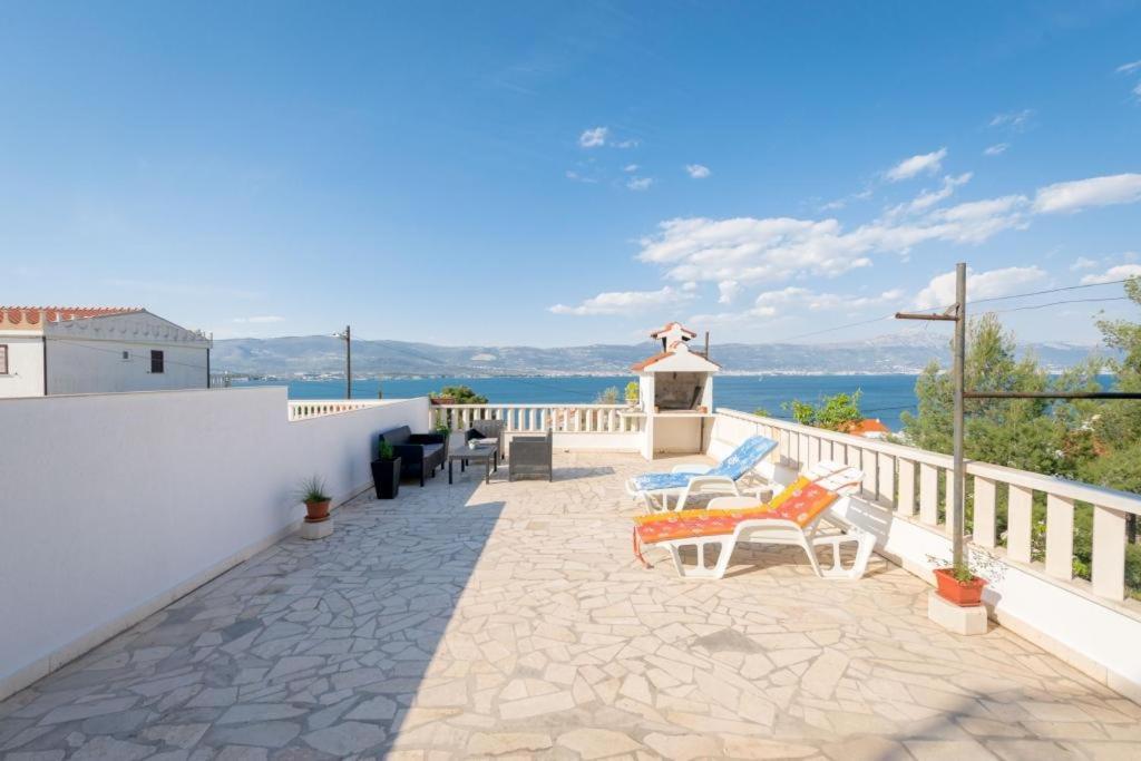 Ferienwohnung In Arbanija Mit Meerblick, Balkon, Klimaanlage, W-Lan 5137-1 Trogir Bagian luar foto